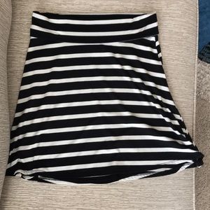 Mossimo black and white flare skirt